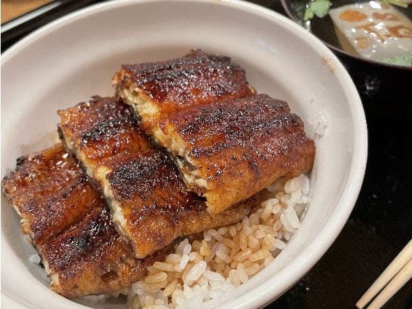 栄で人気の鰻屋のうな丼